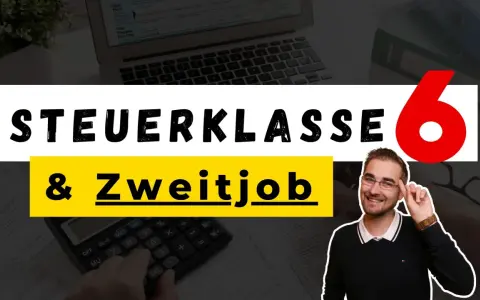 Steuerklasse 6 und Zweitjob: Ein Mann mit Brille erklärt die Steuerklasse 6, während im Hintergrund ein Taschenrechner und Formulare liegen.